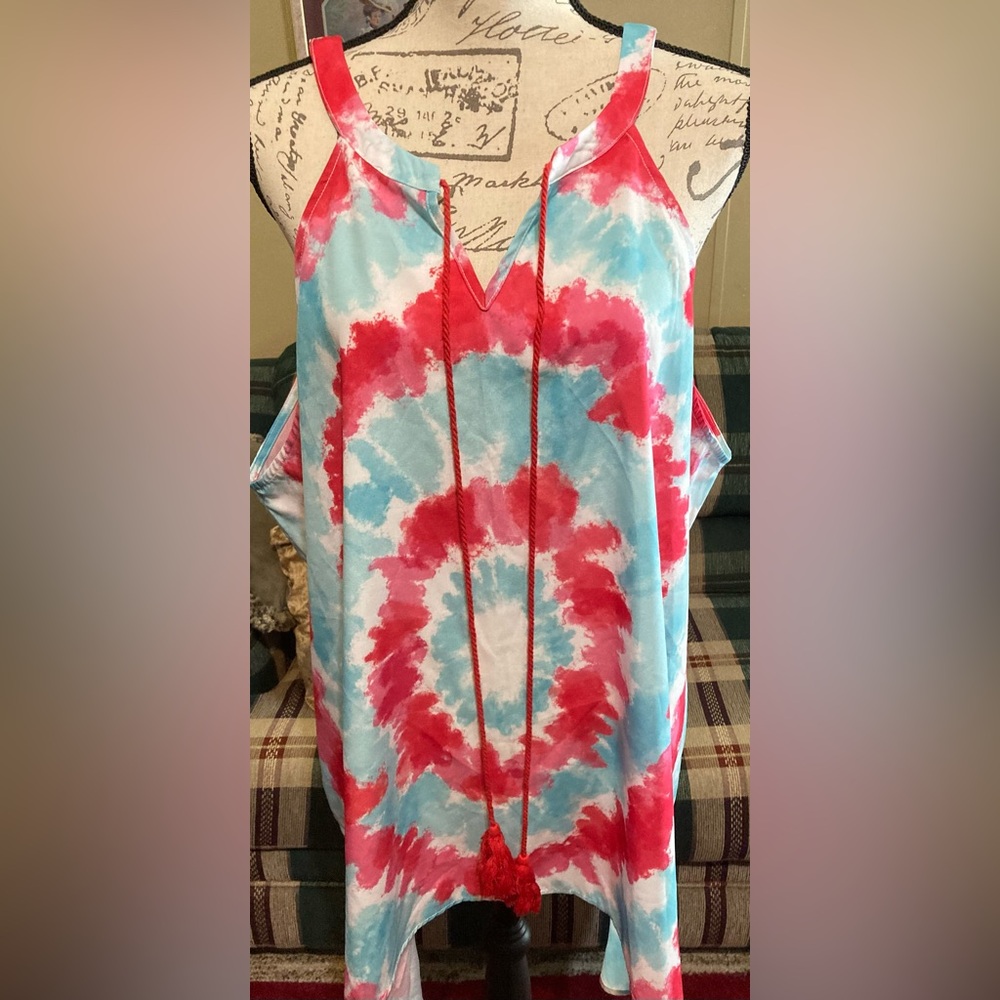 NWOT Ladies Shein Curve Size 4XL Tie-Dye Sleeveless Top - Red and Blue